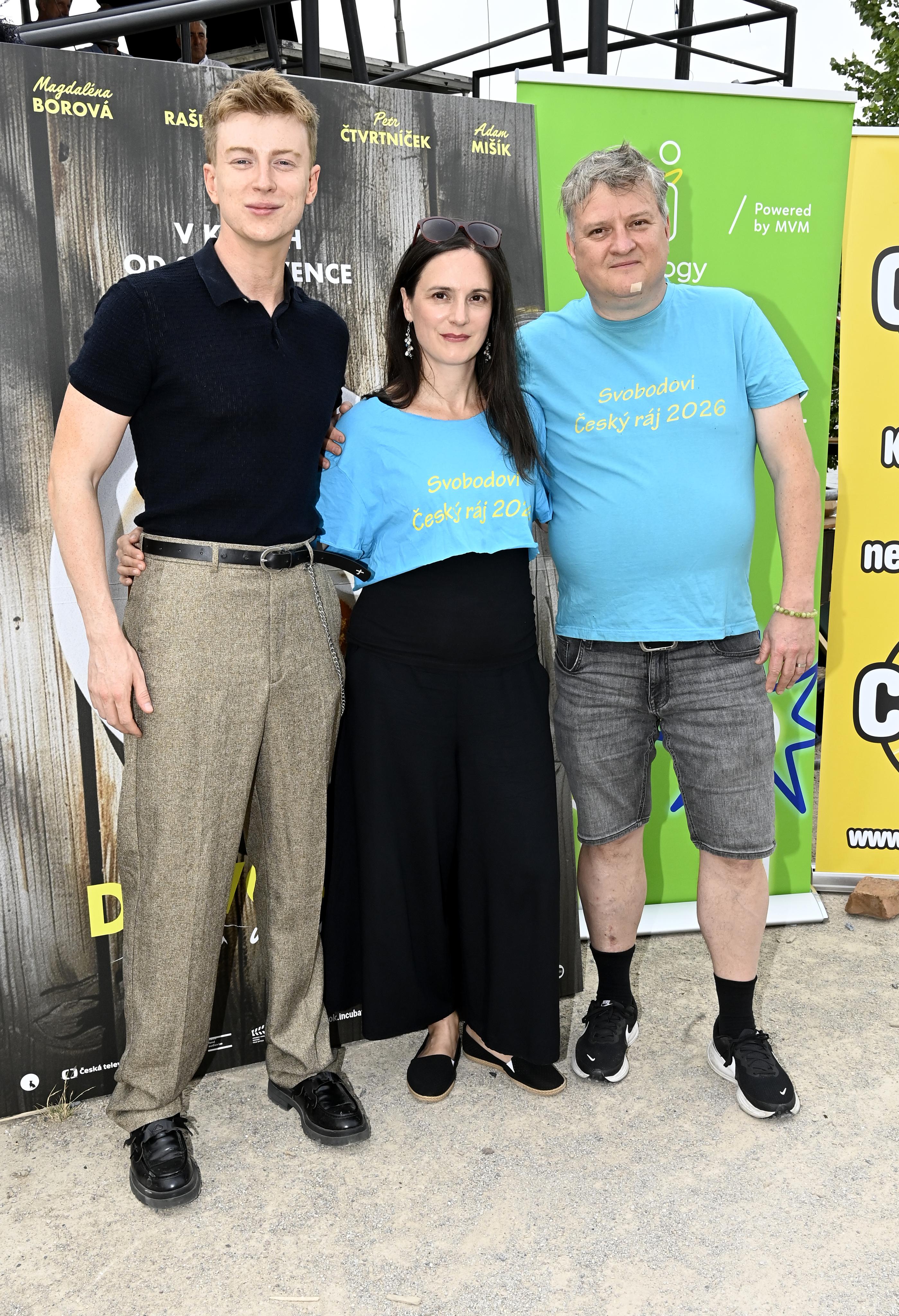 Ex Natálka Jirásková se vystavuje v bikinách, on tráví léto v dodávce. Adam  Mišík nikdy nepoznal ani rodinnou dovolenou - Super.cz