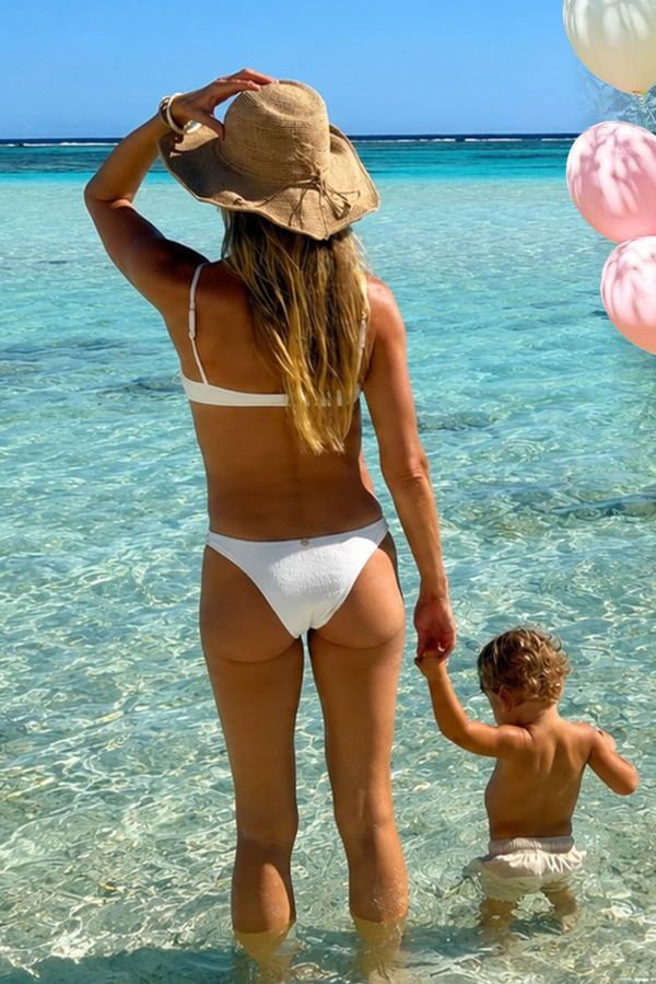 Gisele Bündchen slavila 46. narozeniny v bikinách. O tři dny později přišel bolestný vzkaz zesnulé mamince - fotka 1/1