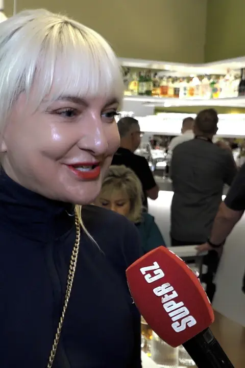 Řekli jí, že nemá na to být herečkou: Sexy spisovatelka se první role dočkala až po padesátce