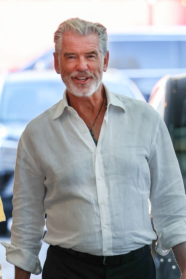 Pierce Brosnan a jeho žena Keely výjimečně zachyceni na rande. I po více než třiceti společných letech září štěstím  - fotka 1/1