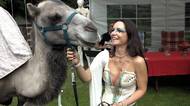 Manželka Petra Jandy bez podprsenky a s pořádně odvážným dekoltem! Na egyptské party byla krásná Alice zatraceně sexy