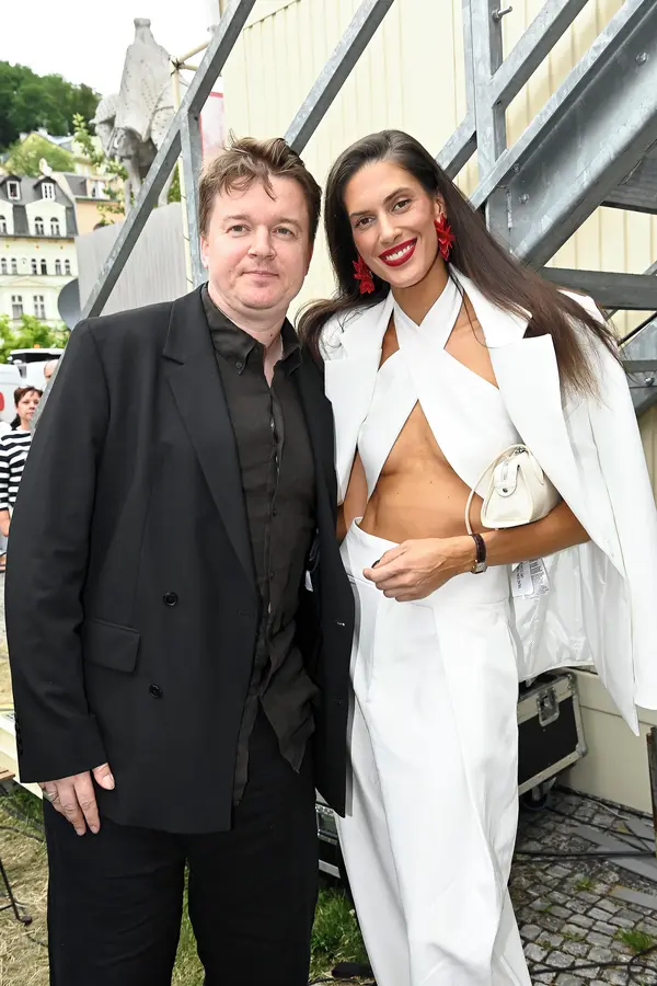 Co je to za bobíka? Aneta Vignerová sdílela archivní snímek s manželem. Proměna Petra Kolečka fanoušky odrovnala - fotka 1/1