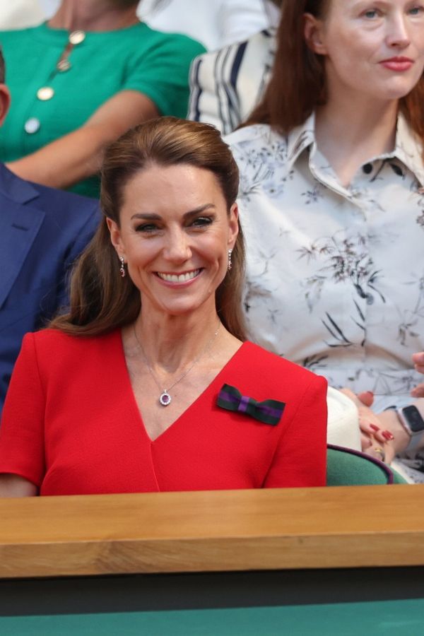 Rozesmátá Kate v červeném na finále "českého Wimbledonu": Sladila se s Martinou Navrátilovou, která ji skvěle bavila - fotka 1/1