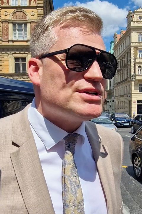 Děsivá nehoda v centru Prahy: Filip Turek boural, sanitka skončila na střeše. Motorista šokoval svou reakcí