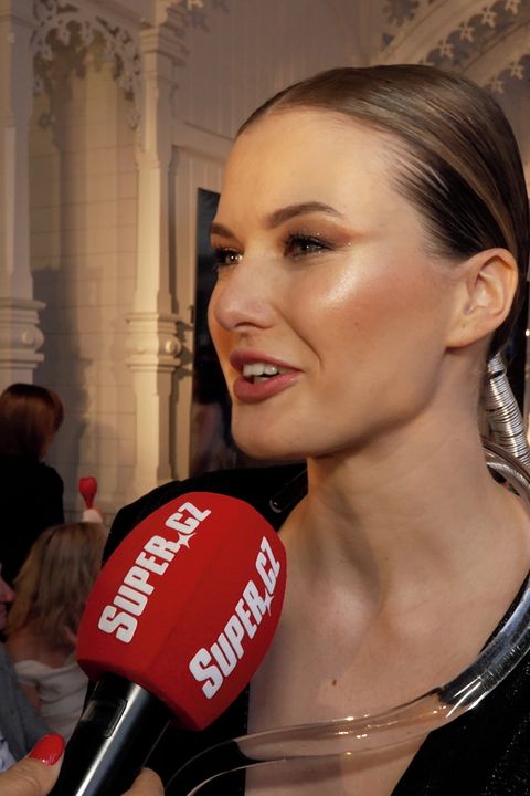 O tomhle páru nikdo neměl ani tušení. Třetí nejkrásnější dívka z Miss Earth chodí s bývalým reprezentantem a hvězdou NHL