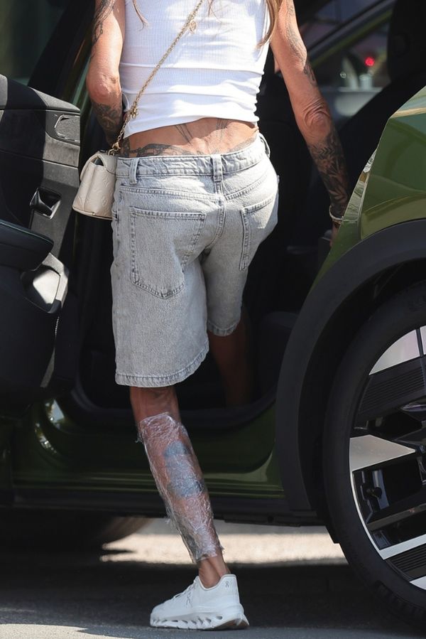 Katie Price si nechala vytetovat svého nemocného syna přes celé lýtko. Fanoušci jí řekli, co si o tom myslí - fotka 1/1