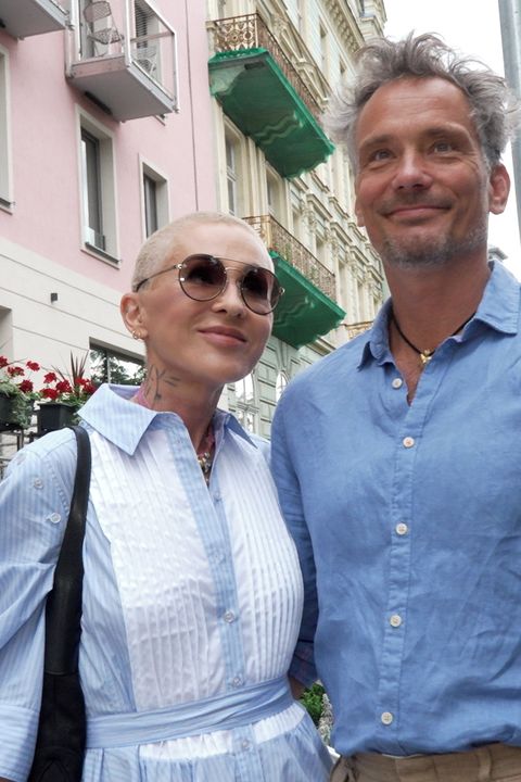 Z krátkovlasé Kairy Hrachovcové je blondýna! Hlavu jí strojkem holí její partner