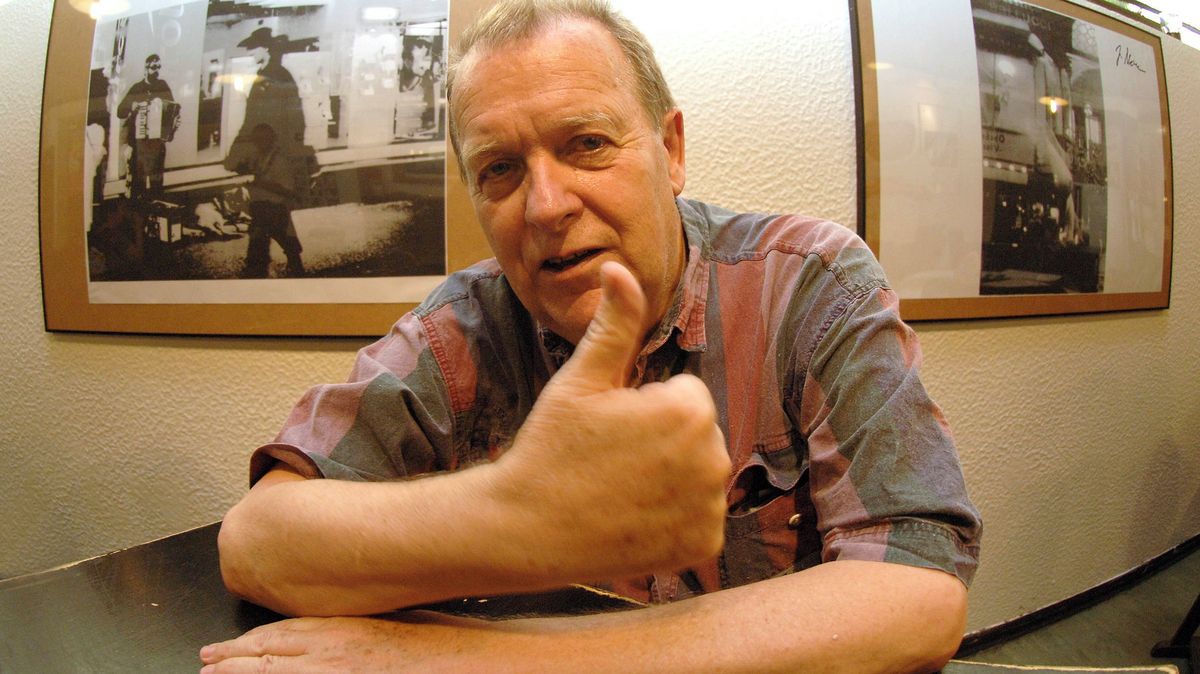 Nejlepší režisér své generace v emigraci natáčel svatby. Jan Němec (†79) střílel po Kubišové a vrátil medaili