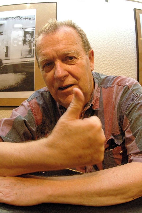 Nejlepší režisér své generace v emigraci natáčel svatby. Jan Němec (†79) střílel po Kubišové a vrátil medaili - fotka 1/1