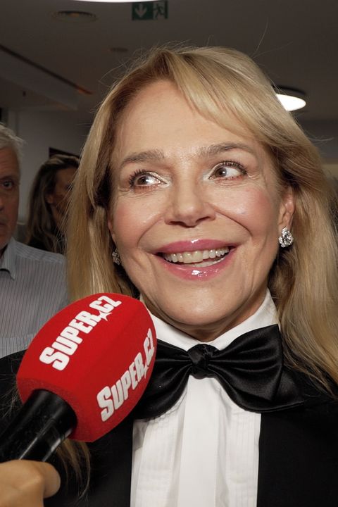 Dagmar Havlová si na premiéru obula boty svého zesnulého muže Václava Havla. Na slavnostní akci ji oblékl Filip Vaněk