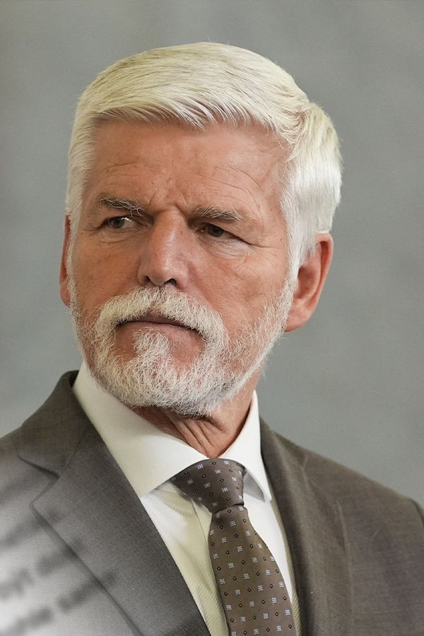Glosa: Zadluženo, neschváleno, táhněte! Prezident může ukázat u strašného zákona, že není automat na podpisy - fotka 1/1