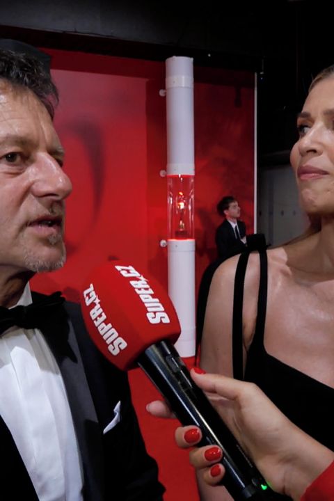 Tomuto looku předcházely nečekaně hektické přípravy: Daniela Peštová vytáhla na zahájení Varů šaty ze své vlastní skříně