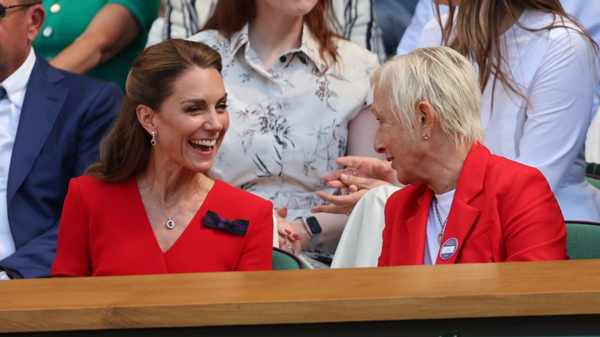 Rozesmátá Kate v červeném na finále "českého Wimbledonu": Sladila se s Martinou Navrátilovou, která ji skvěle bavila