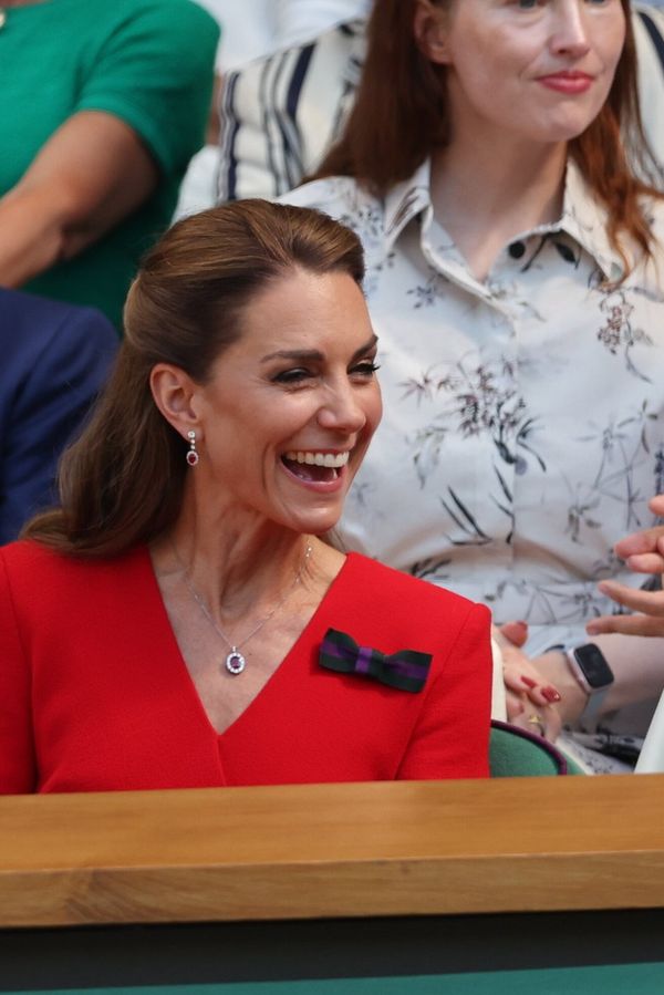Rozesmátá Kate v červeném na finále "českého Wimbledonu": Sladila se s Martinou Navrátilovou, která ji skvěle bavila - fotka 1/1