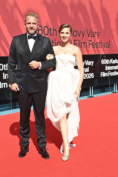 Živě: Červený koberec plný hvězd. Začíná 60. ročník karlovarského filmového festivalu