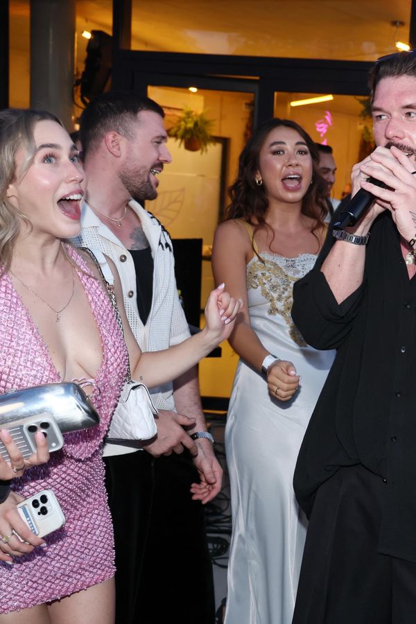 Když zhasly kamery, rozjel se mejdan! Finále reality show pod rouškou tmy: V hlavních rolích prsa Nely a Hložkův syn - fotka 1/1
