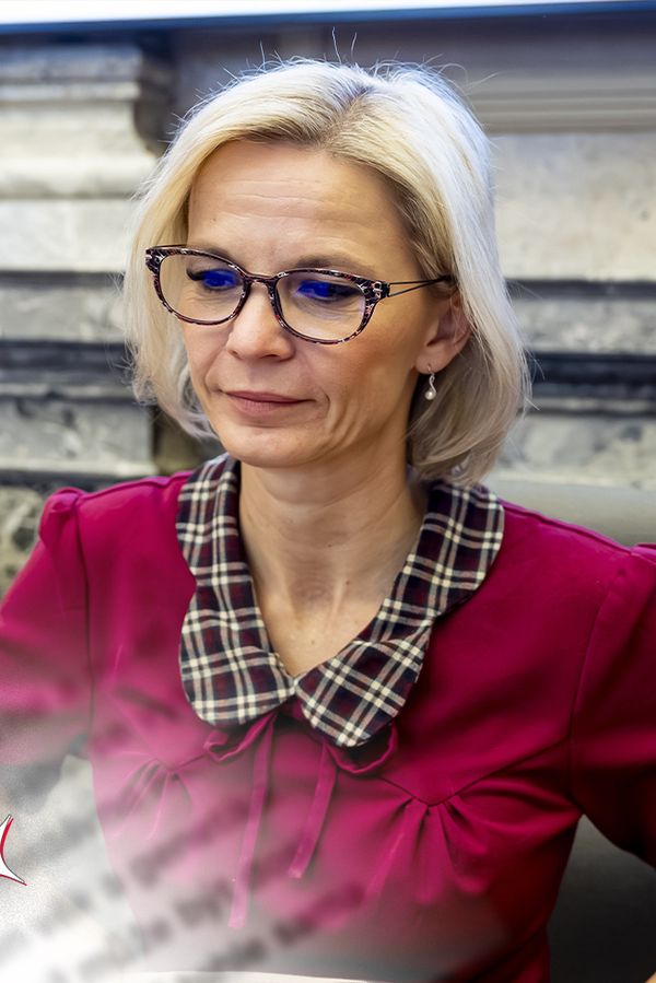 Glosa: Politici, lžete o svém majetku! Mrázová vyplázla tak směšnou pokutu, že se chce až plakat - fotka 1/1