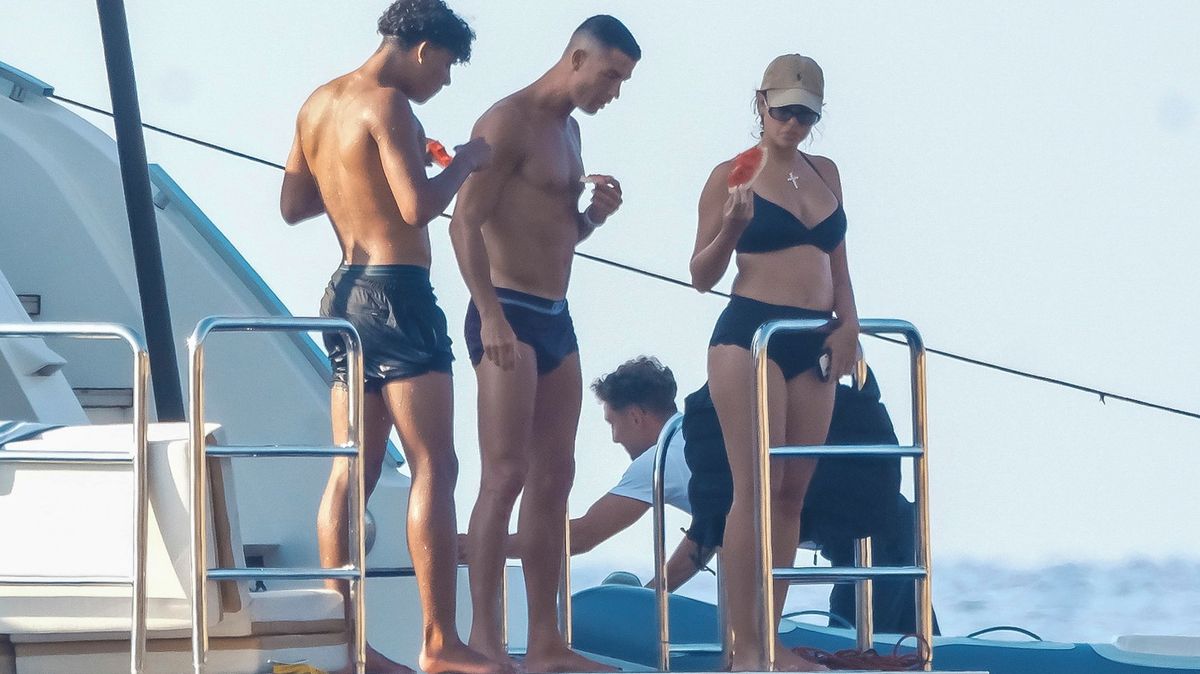 Ronaldo a Georgina se vezmou už příští víkend! Jejich předsvatební forma v plavkách nemá chybu