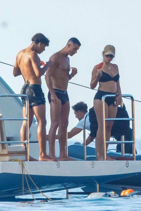 Ronaldo a Georgina se vezmou už příští víkend! Jejich předsvatební forma v plavkách nemá chybu - fotka 1/1