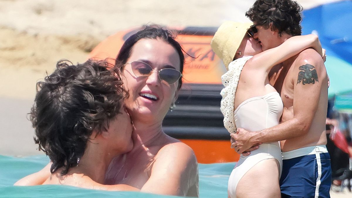 Katy Perry v plavkách vrká s Justinem Trudeauem v Saint-Tropez: Vášnivé polibky nebraly konce ani na pláži plné lidí!