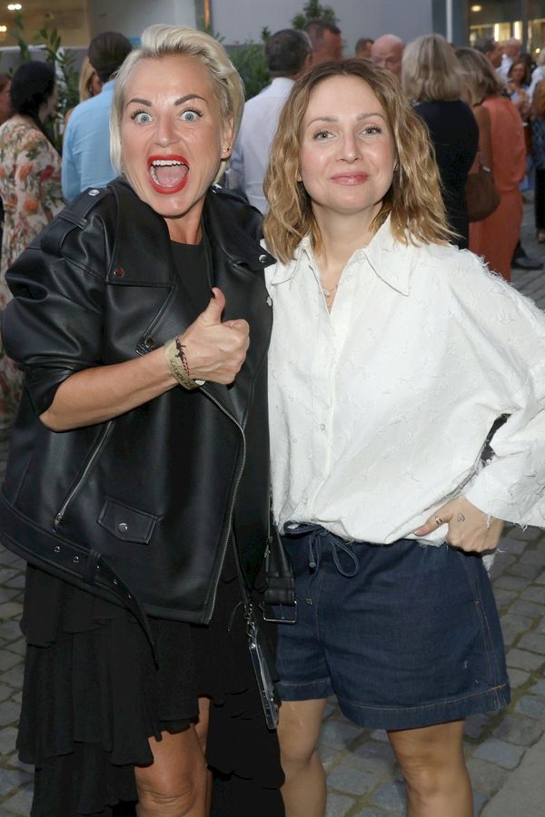 Společná fotka v bikinách! Veronika Arichteva a Martina Pártlová se toho na dovolené u moře nebály - fotka 1/1