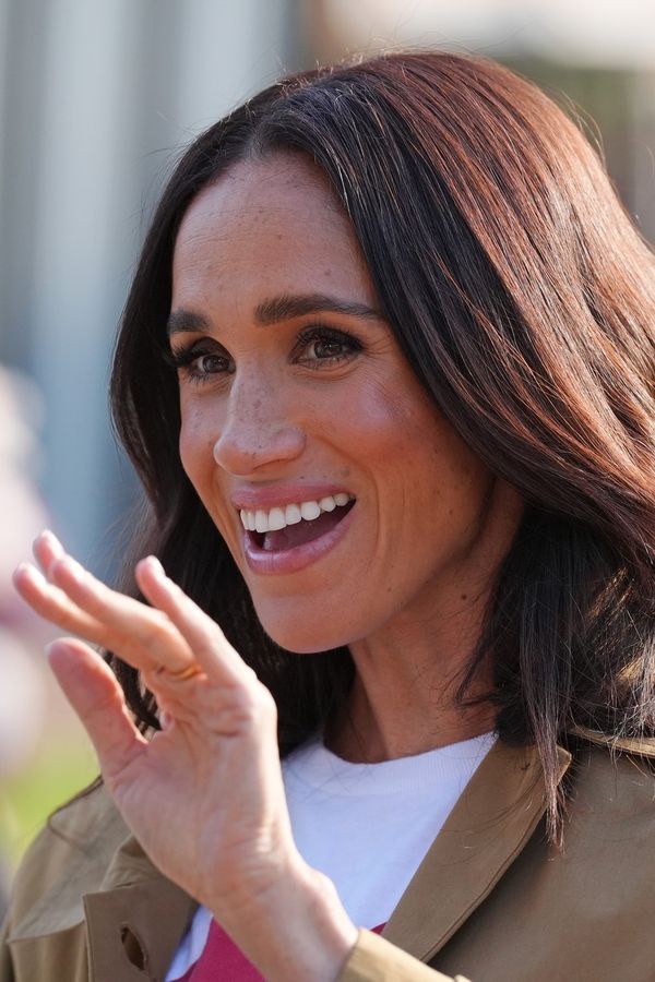 Meghan zase obvinili, že napodobuje Dianu. V černých plavkách oslavila narozeniny skokem do bazénu - fotka 1/1
