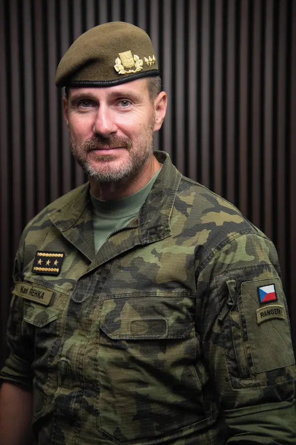 Karel Řehka zazářil v 2. kole voleb a další triumf na něj čekal v terénu. Nadílku mu záviděla nejedna fanynka - fotka 1/1