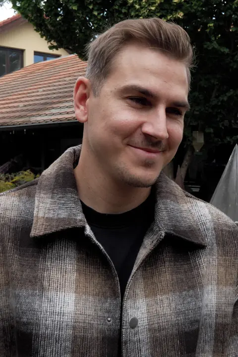 Představitel grázlíků a padouchů v televizi prostor nedostal: David Gránský nechodí ani mezi lidi. Potřeboval vypadnout