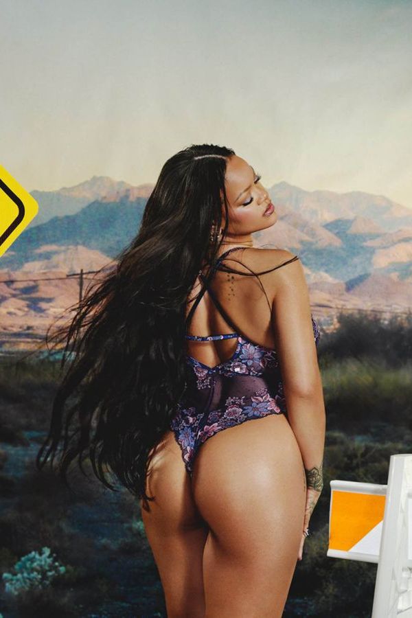 STOP! Rihanna se postavila vedle silnice v krajce a podvazcích a zastavila provoz - fotka 1/1