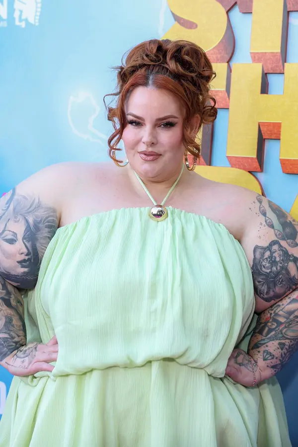 Plus size modelka ohromila svými tvary na fotce v plavkách. Někteří nevěřili, že ji nevytvořila AI!  - fotka 1/1