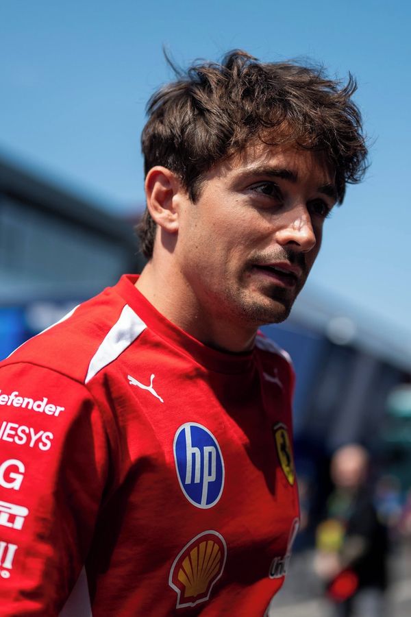 Je to venku! Nádherná manželka slavného pilota formule 1 Charlese Leclerca poprvé ukázala těhotenské bříško - fotka 1/1