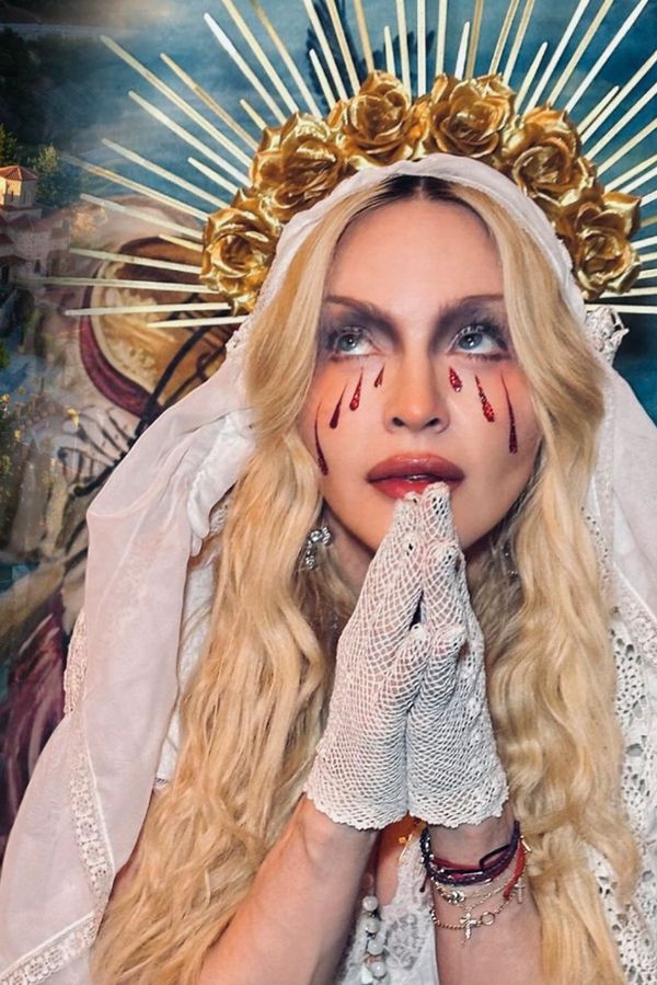 Co hledala Madonna v klášteře? Na své 68. narozeniny přiletěla vrtulníkem za duchovním - fotka 1/1