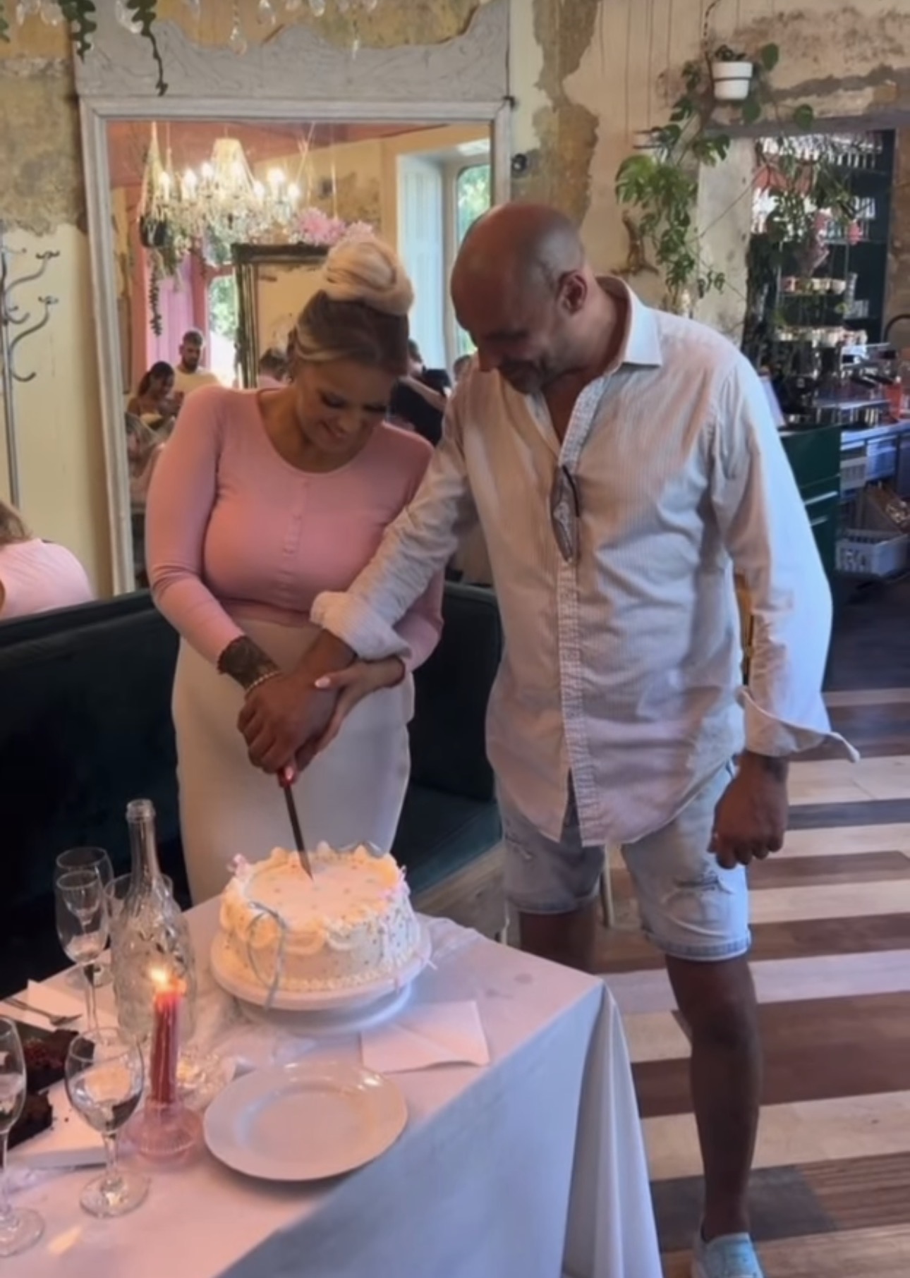 Je to venku! Těhotná Charlotte Štiková odtajnila pohlaví miminka. Dostane  neobvyklé jméno - Super.cz