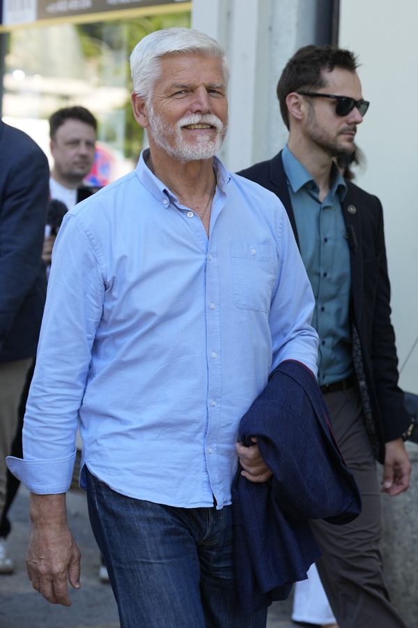Pavel v akrobatickém letadle zvedl hejtry ze židle: Zážitkový program hradního pána pokračuje, ušklíbali se. Měli smůlu - fotka 1/1