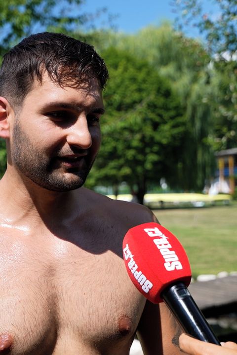 Chce dokázat, že není jako z Teorie velkého třesku: V Muži roku soutěží svalnatý IT specialista, chová králíčka