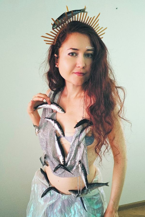 Chystala se za lachtany do zoo? Eva Toulová oblékla model, který zaneřádil ji i byt. Manžel utekl, ona drhla a větrala - fotka 1/1