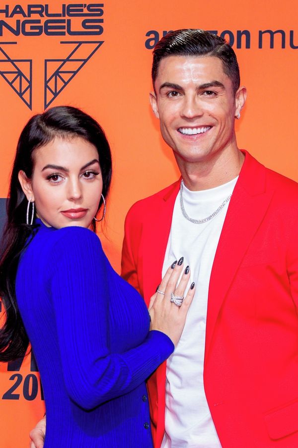 Svatba, na kterou čekaly miliony fanoušků dlouhé roky: Ronaldo si vzal krásnou Georginu. Pochlubili se první fotkou - fotka 1/1