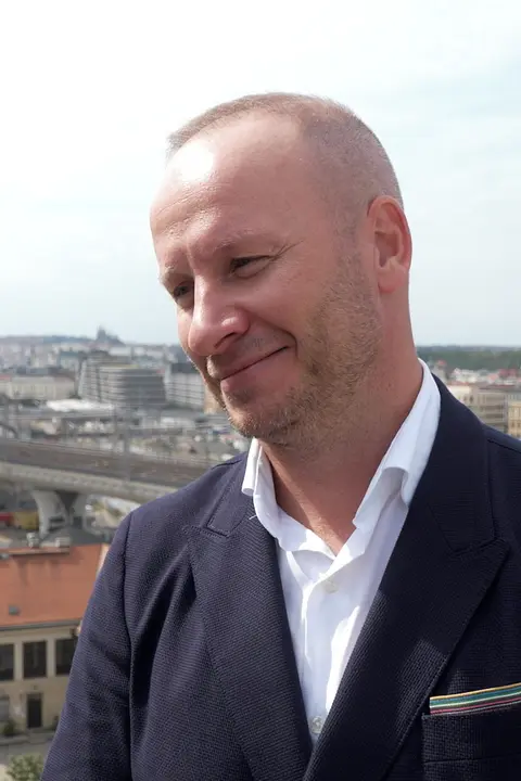 Ze syna Vítězslava Jandáka je producent: Na jeho premiéře byl slavný táta i prezident Petr Pavel, jeho žena je celá Dara