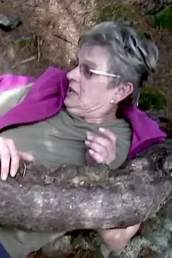 Takhle vypadá „bába pod kořenem“ 14 let od legendární reportáže: Zhubla 20 kilo a dnes byste ji možná ani nepoznali - fotka 1/1