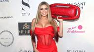 Když nemáte podprsenku, dejte tam ananas: Carmen Electra posnídala nahoře bez. Pak si smlsla na banánu