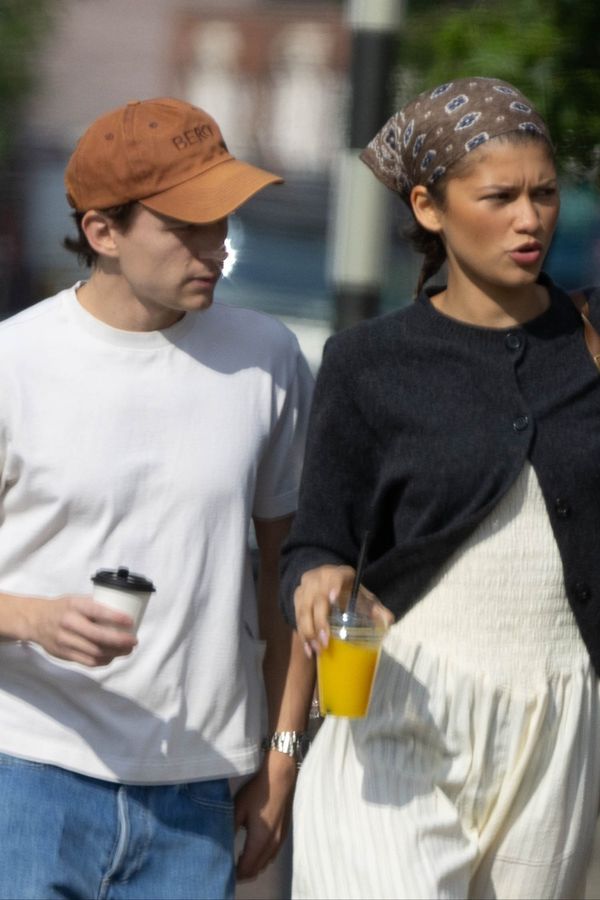 Manželé Zendaya a Tom Holland během procházky se psy ukázali prsteny: Cena jejich svatební oslavy vám vyrazí dech!  - fotka 1/1