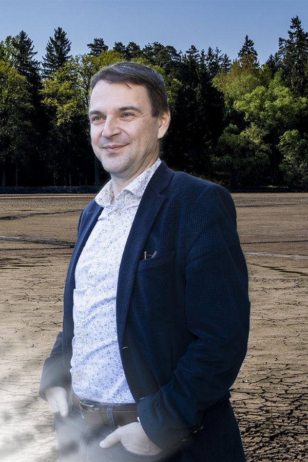 Glosa: Folklorní Strážnice? Macinka tam může provokovat ještě jinak, ale to už zavání fakt velkým prů*erem - fotka 1/1