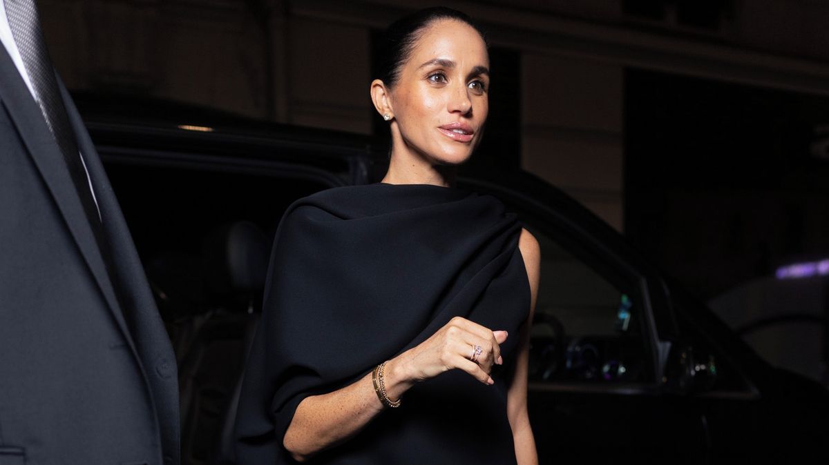 „Jak může někdo s náušnicemi Diany vypadat tak lacině?“ Meghan Markle jásala u dudáků a sklidila drsnou kritiku