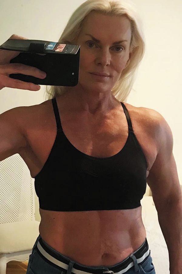 Lidé nechtějí věřit, že je této fitness babičce 70 let. Za týden spořádá 5,6 kilo masa  - fotka 1/1