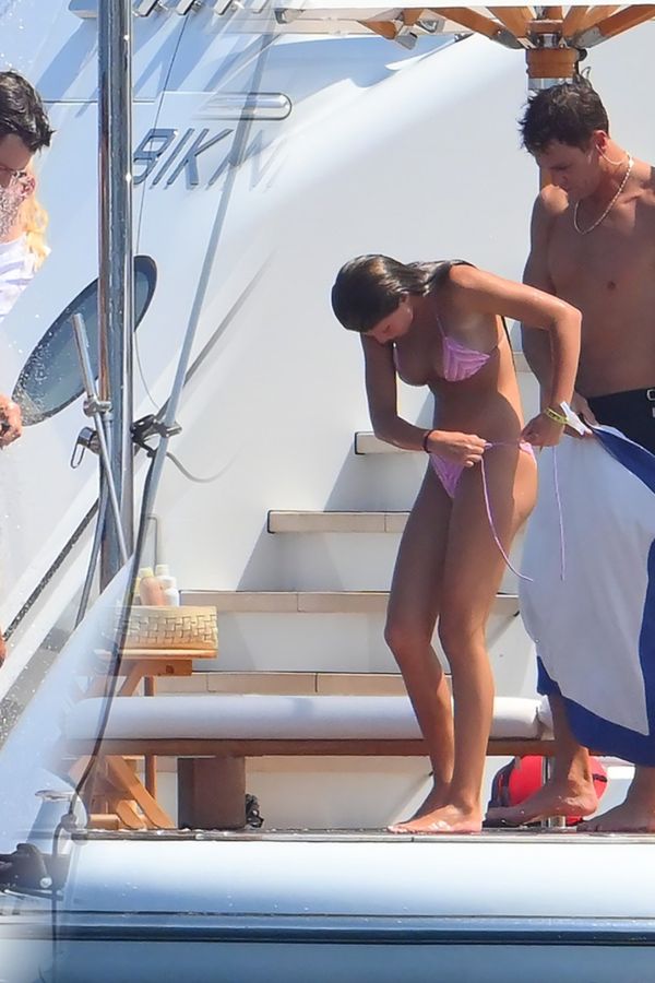 Tom Brady kontroluje sebe i ženy: Exmanžela Gisele přistihli při sprše na jachtě s rukou v plavkách. A nebyl tam sám - fotka 1/1
