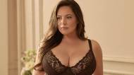 Přírodní osmičky na ní nemiluje jen manžel! Kelly Brook se ukázala v bikinách a fanoušci nevěděli, kam s očima