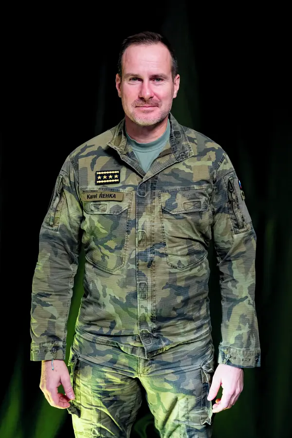 Generál Řehka zkouší štěstí v Plzni: Šel na to od lesa, i tak s ním vyběhli. Nechceme tě tady, vzkázali mu - fotka 1/1