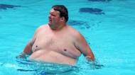 Morbidně obézní kamioňák Andrej váží neskutečných 245 kilo. Takhle vypadá svlečený, manželka pláče