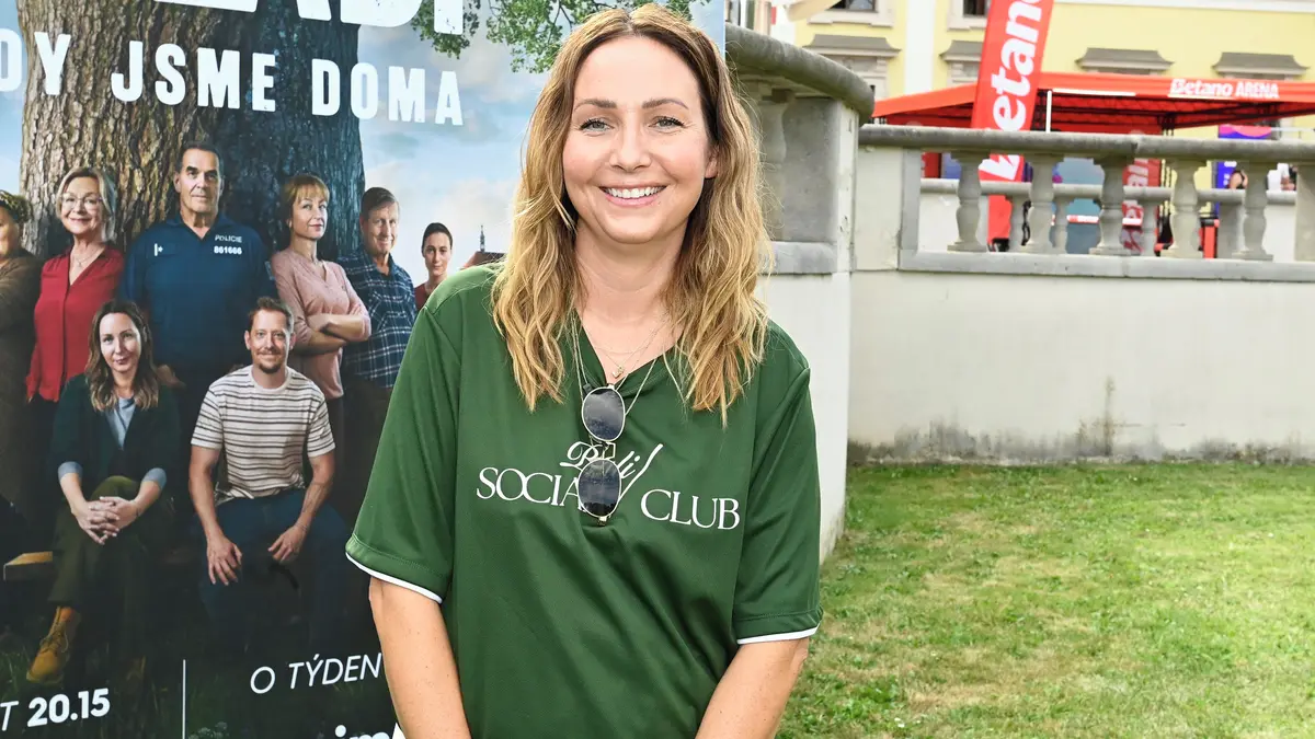 Krásná, smyslná, nádherná. Veronika Arichteva si jen tak nechala udělat nové fotky. A zbořila internet