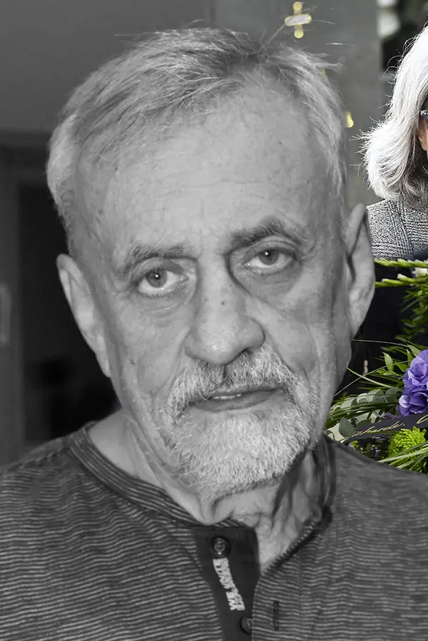 Poslední rozloučení s Richardem Tesaříkem. Hvězdě Yo Yo Bandu dali sbohem rodina a přátelé. Ivan Hlas se neubránil slzám - fotka 1/1